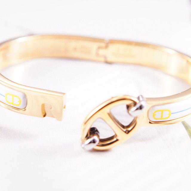 爆火的H黑武士手镯 中性款式 男女都可以戴 尺码：17-19 cm磨砂超显高