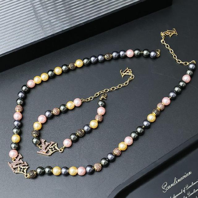 新的一季MIU MIU  挂饰真的太可爱了