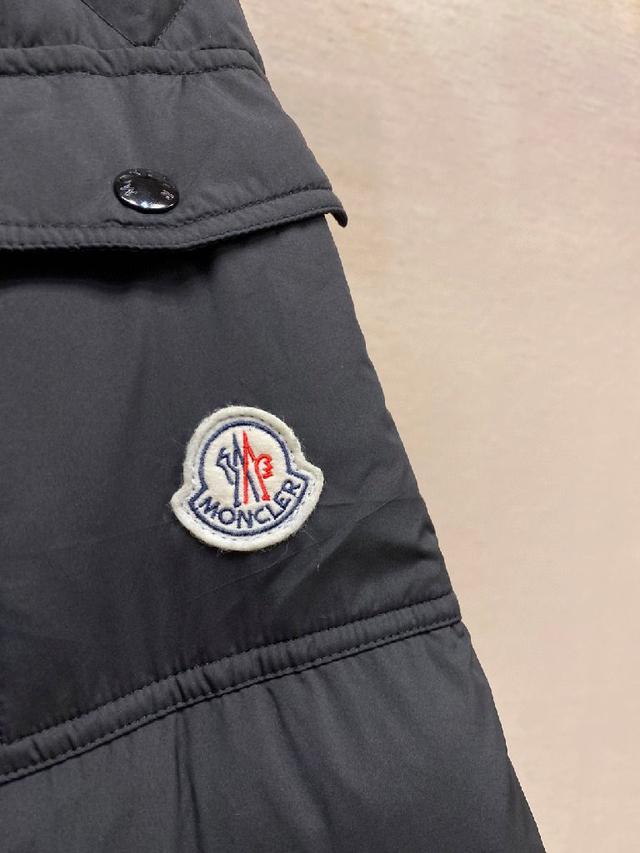 2025秋冬新款羽绒服。这款号称羽绒服届最贵的，全部90绒