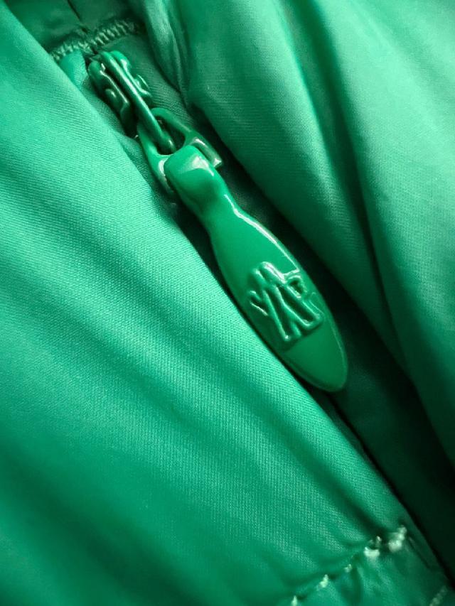 爆款麻将    官网款2025秋冬新款羽绒服。这款号称羽绒