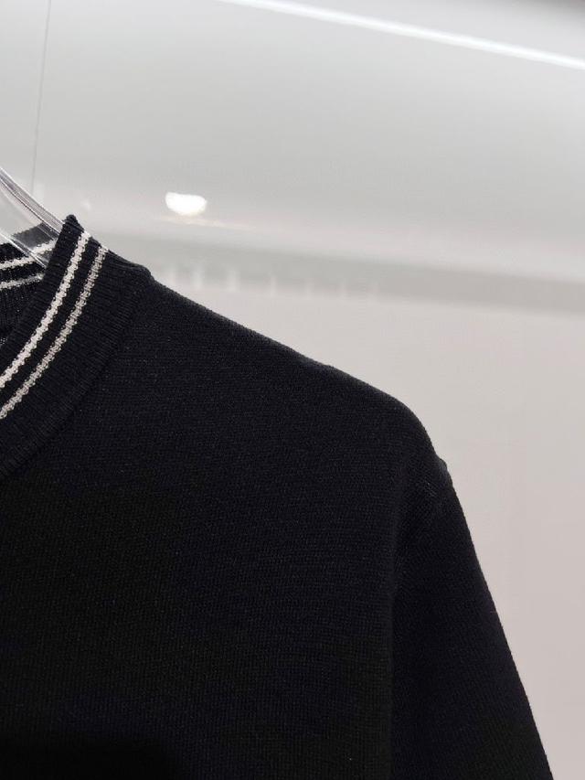 DIOR迪奥 CD字母暗纹提花 Logo标识精致升级，灵感源自八十年代复古