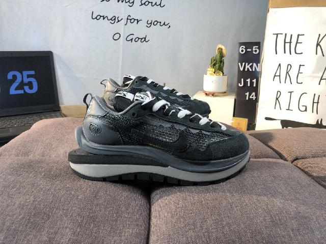 耐克Sacai X NIKe regasus vaporrly SP 华夫双勾三代3.0走秀