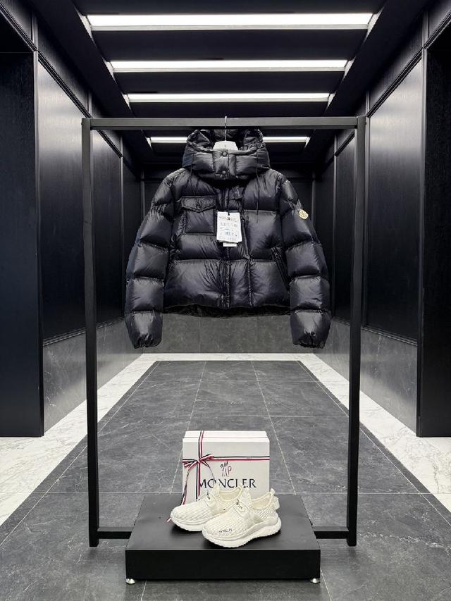 特级羽绒⬆️Moncler Erea（2025爆款小泡芙）女士方形绗缝连帽短款