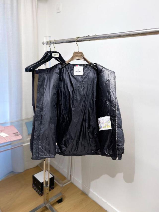 官网款2025秋冬新款羽绒服。这款号称羽绒服届最高端的