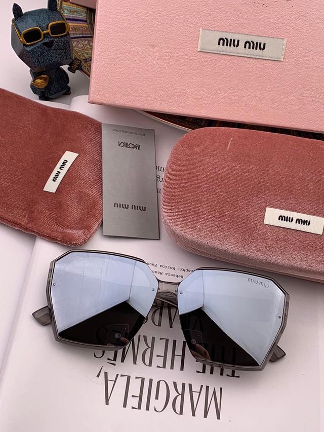 MIUMIU 2020新款方框太阳镜 适合各种脸型🛋亮相时装周 超时尚百搭 实物精致