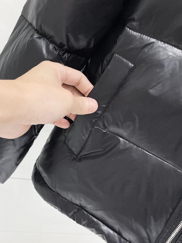 官网款新款羽绒服。这款号称羽绒服届最高端的，全部90绒