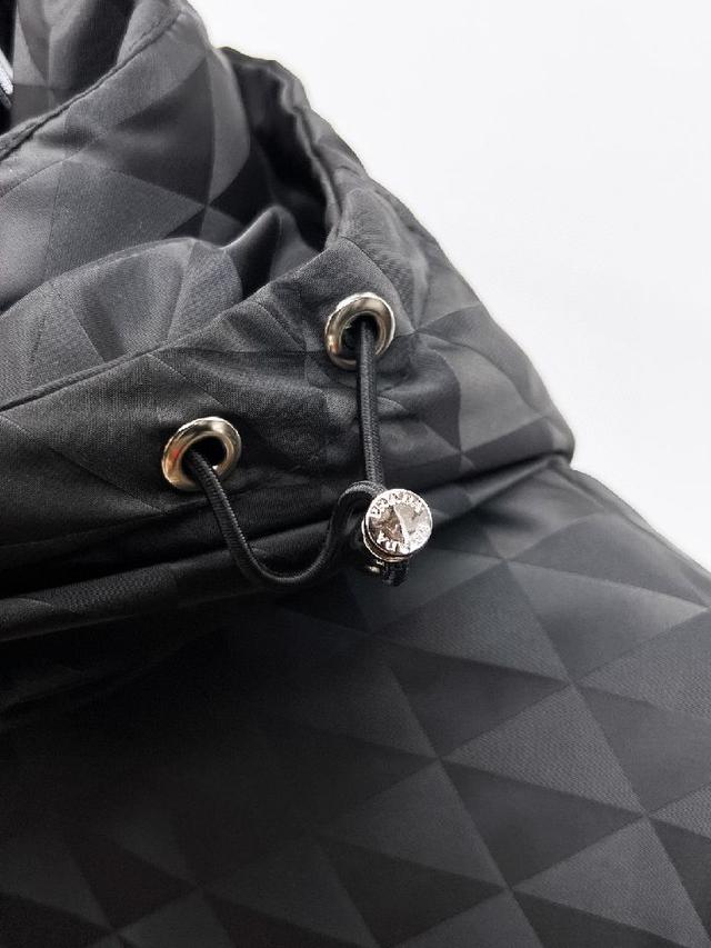 2025秋冬新款羽绒服。这款号称羽绒服届最贵的，全部90绒的